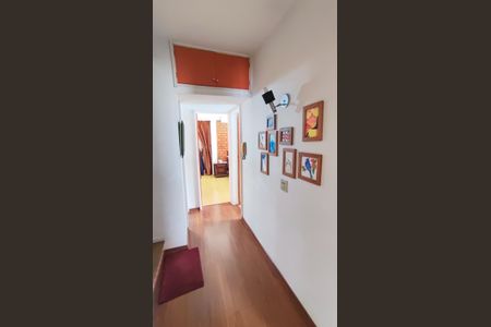 Casa de condomínio à venda com 347m², 4 quartos e 4 vagasCorredor 