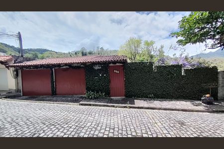 Casa de condomínio à venda com 347m², 4 quartos e 4 vagasFachada