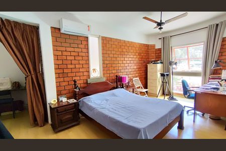 Casa de condomínio à venda com 347m², 4 quartos e 4 vagasSuíte 