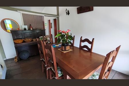 Casa de condomínio à venda com 347m², 4 quartos e 4 vagasSala de Jantar 