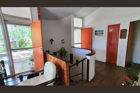 Casa de condomínio à venda com 347m², 4 quartos e 4 vagasEntrada 