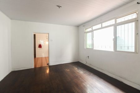 Casa à venda com 184m², 2 quartos e 2 vagas Casa à venda com 184m², 2 quartos e 2 vagasSala