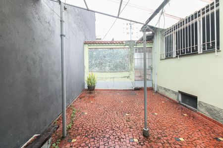 Casa à venda com 184m², 2 quartos e 2 vagas Casa à venda com 184m², 2 quartos e 2 vagasQuintal