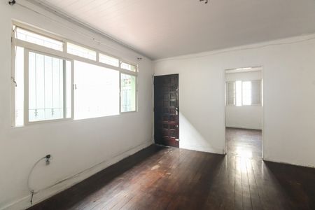 Casa à venda com 184m², 2 quartos e 2 vagas Casa à venda com 184m², 2 quartos e 2 vagasSala