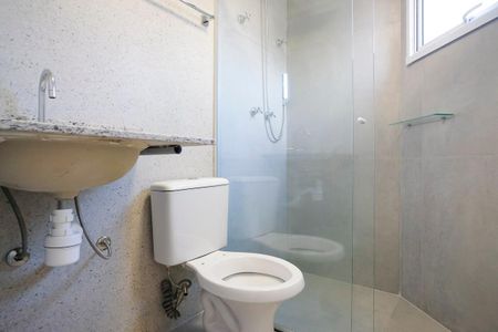 Apartamento à venda com 65m², 2 quartos e 2 vagasBanheiro da suíte 1