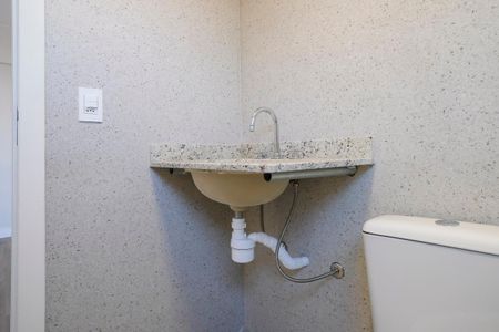 Apartamento à venda com 65m², 2 quartos e 2 vagasBanheiro da suíte 1