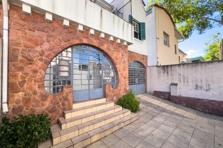 Casa à venda com 223m², 5 quartos e 2 vagasEntrada