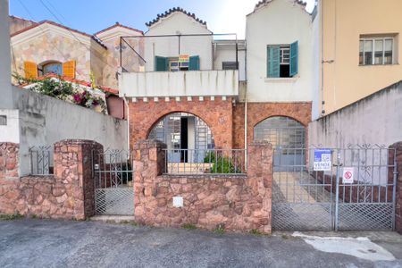 Casa à venda com 223m², 5 quartos e 2 vagasFachada