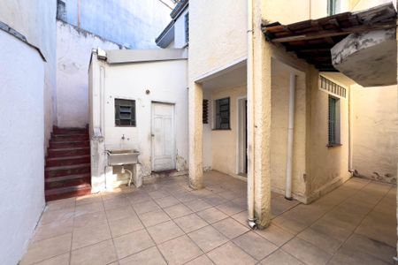 Casa à venda com 223m², 5 quartos e 2 vagasQuintal e área de servico