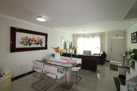 Casa de condomínio à venda com 199m², 3 quartos e 4 vagasSala