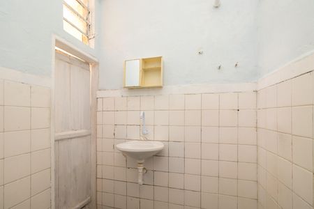 Casa para alugar com 54m², 2 quartos e sem vaga Casa para alugar com 54m², 2 quartos e sem vagaBanheiro Social