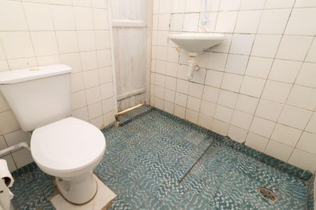 Casa para alugar com 54m², 2 quartos e sem vaga Casa para alugar com 54m², 2 quartos e sem vagaBanheiro Social