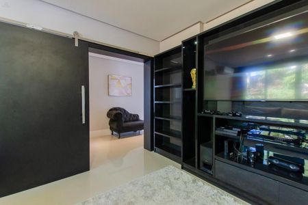 Casa de condomínio para alugar com 448m², 5 quartos e 8 vagas Casa de condomínio para alugar com 448m², 5 quartos e 8 vagasSala