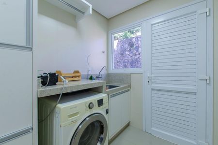 Casa de condomínio para alugar com 448m², 5 quartos e 8 vagas Casa de condomínio para alugar com 448m², 5 quartos e 8 vagasÁrea de Serviço