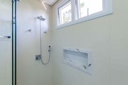 Casa de condomínio para alugar com 448m², 5 quartos e 8 vagas Casa de condomínio para alugar com 448m², 5 quartos e 8 vagasBanheiro da Suíte 4