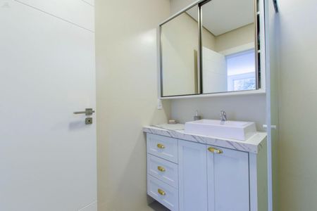 Casa de condomínio para alugar com 448m², 5 quartos e 8 vagas Casa de condomínio para alugar com 448m², 5 quartos e 8 vagasBanheiro da Suíte 3