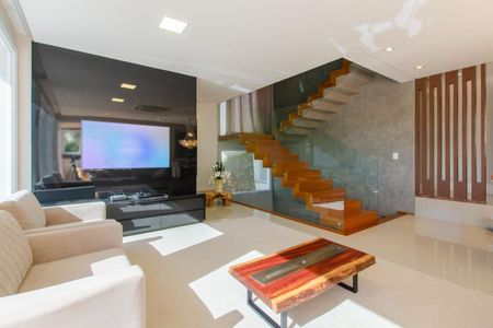 Casa de condomínio para alugar com 448m², 5 quartos e 8 vagas Casa de condomínio para alugar com 448m², 5 quartos e 8 vagasSala