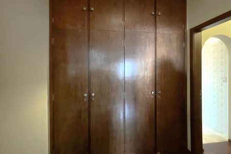 Apartamento à venda com 180m², 4 quartos e 2 vagas Apartamento à venda com 180m², 4 quartos e 2 vagasCloset das Semi Suites