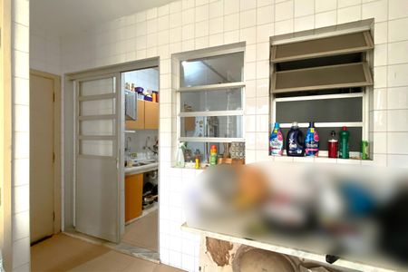 Apartamento à venda com 180m², 4 quartos e 2 vagas Apartamento à venda com 180m², 4 quartos e 2 vagasÁrea de Serviço