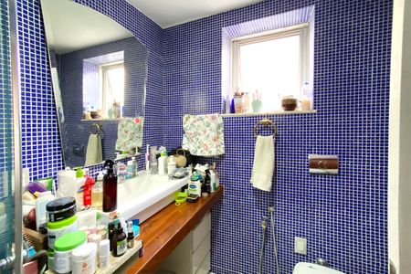 Apartamento à venda com 180m², 4 quartos e 2 vagas Apartamento à venda com 180m², 4 quartos e 2 vagasBanheiro da Suíte 1