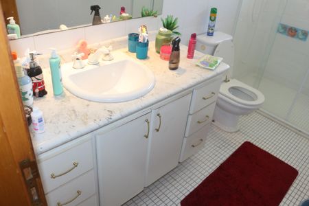 Casa à venda com 406m², 3 quartos e 5 vagasBanheiro da Suíte 1