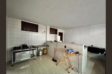 Casa à venda com 850m², 5 quartos e 7 vagasCozinha e Área de Serviço