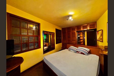 Casa à venda com 850m², 5 quartos e 7 vagasSuíte 2