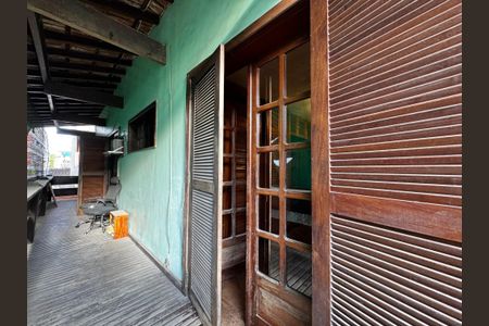 Casa à venda com 850m², 5 quartos e 7 vagasVaranda quartos 1 e 2