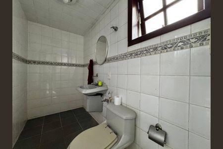 Casa à venda com 850m², 5 quartos e 7 vagasÁrea externa - Banheiro