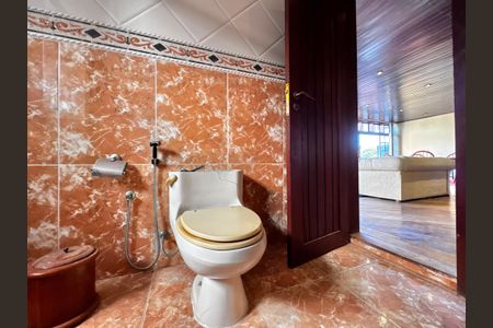 Casa à venda com 850m², 5 quartos e 7 vagasSalão Terceiro Andar - Banheiro