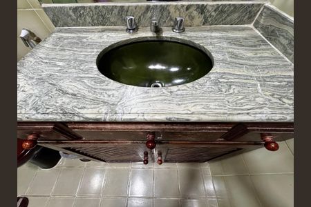 Casa à venda com 850m², 5 quartos e 7 vagasBanheiro Social 1