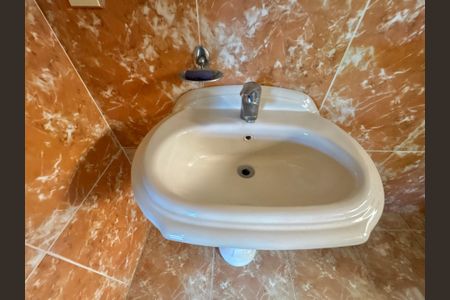 Casa à venda com 850m², 5 quartos e 7 vagasSalão Terceiro Andar - Banheiro