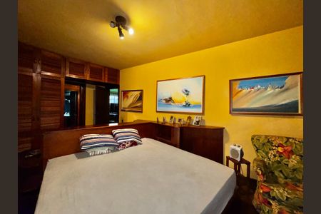 Casa à venda com 850m², 5 quartos e 7 vagasSuíte 2