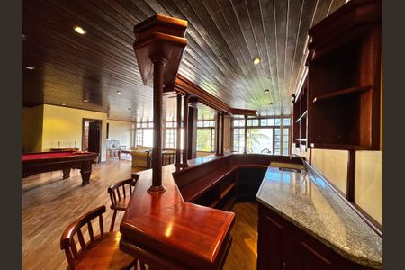 Casa à venda com 850m², 5 quartos e 7 vagasSalão Terceiro Andar