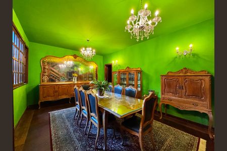 Casa à venda com 850m², 5 quartos e 7 vagasSala