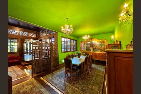 Casa à venda com 850m², 5 quartos e 7 vagasSala