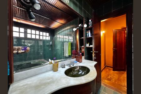 Casa à venda com 850m², 5 quartos e 7 vagasSuíte 2 - Banheiro