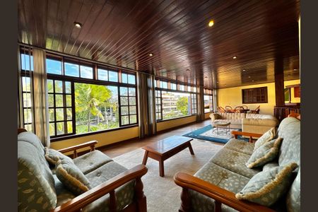 Casa à venda com 850m², 5 quartos e 7 vagasSalão Terceiro Andar