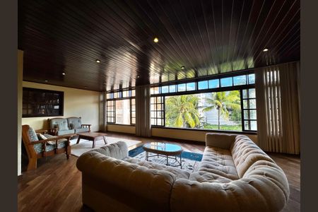 Casa à venda com 850m², 5 quartos e 7 vagasSalão Terceiro Andar