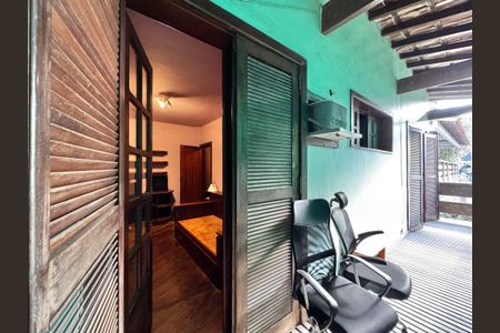 Casa à venda com 850m², 5 quartos e 7 vagasVaranda quartos 1 e 2