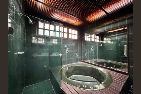 Casa à venda com 850m², 5 quartos e 7 vagasSuíte 2 - Banheiro