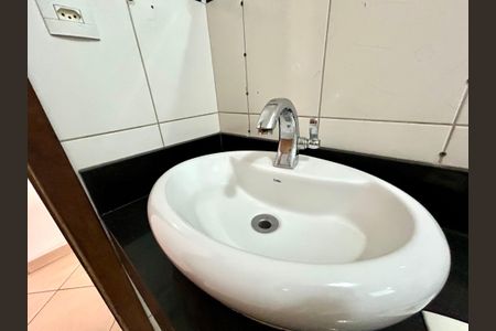 Casa à venda com 186m², 3 quartos e 2 vagasBanheiro 2