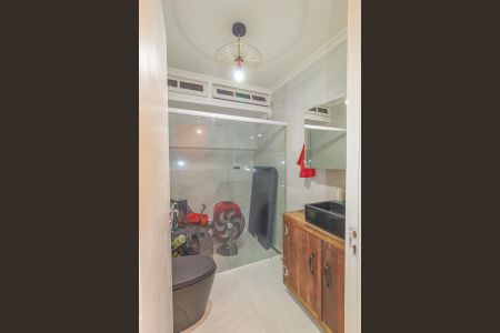 Casa à venda com 210m², 3 quartos e 2 vagas Casa à venda com 210m², 3 quartos e 2 vagasBanheiro Social