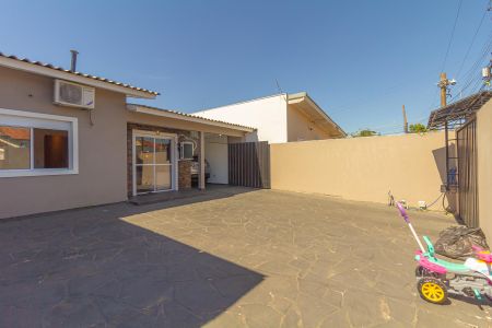 Casa à venda com 210m², 3 quartos e 2 vagas Casa à venda com 210m², 3 quartos e 2 vagasPátio da frente