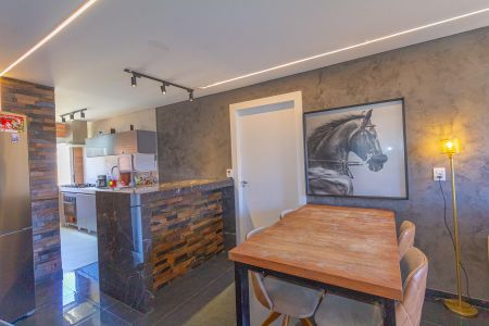 Casa à venda com 210m², 3 quartos e 2 vagas Casa à venda com 210m², 3 quartos e 2 vagasSala