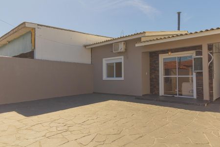 Casa à venda com 210m², 3 quartos e 2 vagas Casa à venda com 210m², 3 quartos e 2 vagasPátio da frente