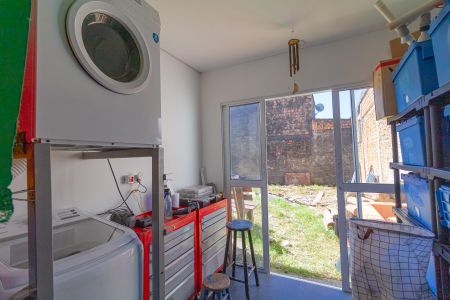 Casa à venda com 210m², 3 quartos e 2 vagas Casa à venda com 210m², 3 quartos e 2 vagasÁrea de Serviço