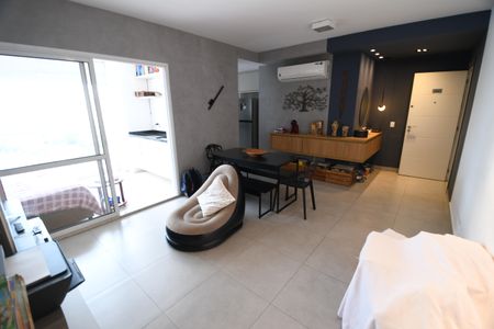Sala de apartamento à venda com 2 quartos, 82m² em Cambuí, Campinas