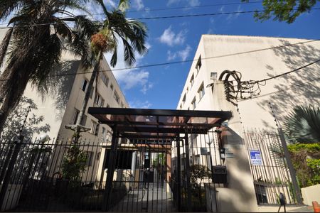 Apartamento para alugar com 76m², 2 quartos e 1 vagaFachada