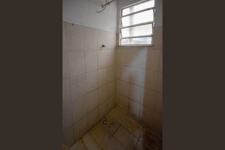 Banheiro de kitnet/studio para alugar com 1 quarto, 38m² em Curicica, Rio de Janeiro